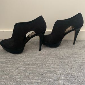 Steven Madden (US10) black peekaboo heels.